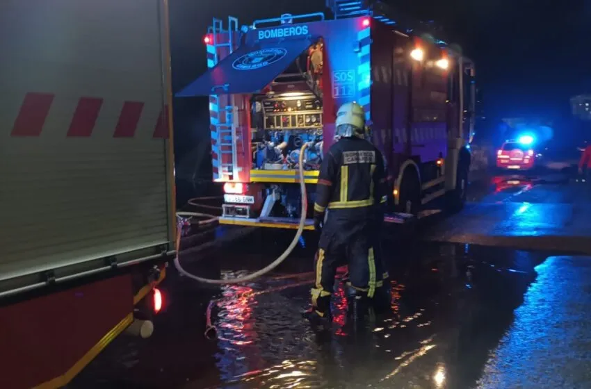  Activado el PLATERCANT por un incendio en un depósito de aceite de Ferroatlántica