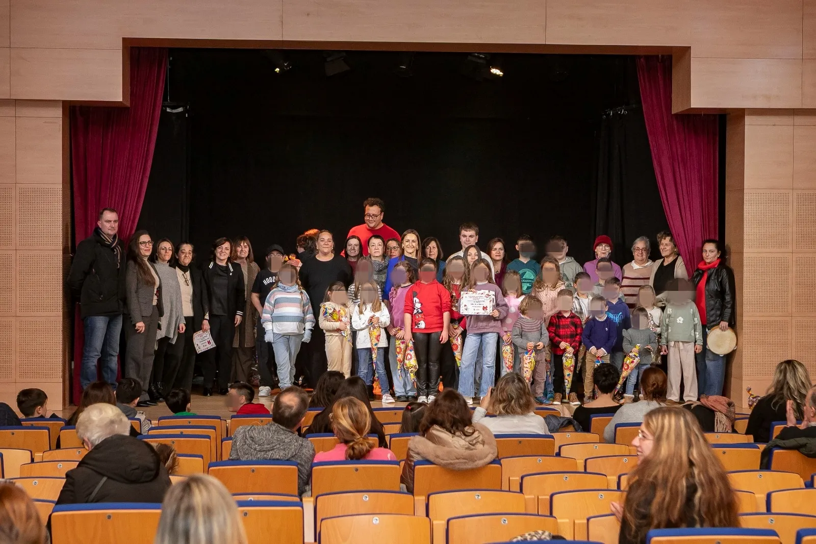 San Vicente de la Barquera reconoce el talento y la participación ciudadana en sus concursos navideños