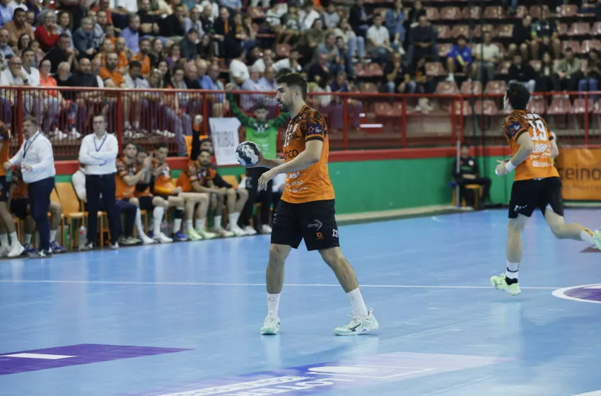  El Bathco BM Torrelavega renueva a Juanjo Fernández hasta 2027