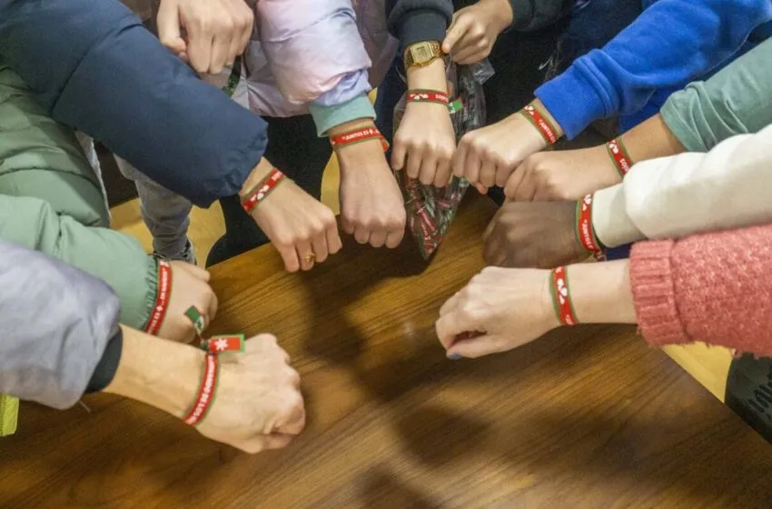 Noticias de Cantabria | El Cántabro | Escolares del colegio Fernando de los Ríos repartirán pulseras solidarias con el lema ‘Juntos es Más… en Navidad’