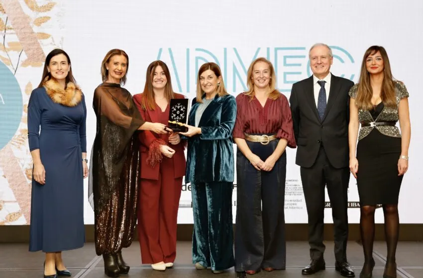 Buruaga destaca el ejemplo de las mujeres empresarias que «construyen y aportan valor a la sociedad de Cantabria