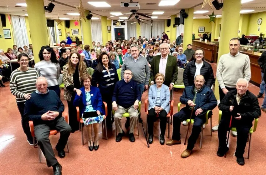  Gómez del Río felicita a los 6 socios del Centro Social de Mayores de Reinosa que cumplen 85 años
