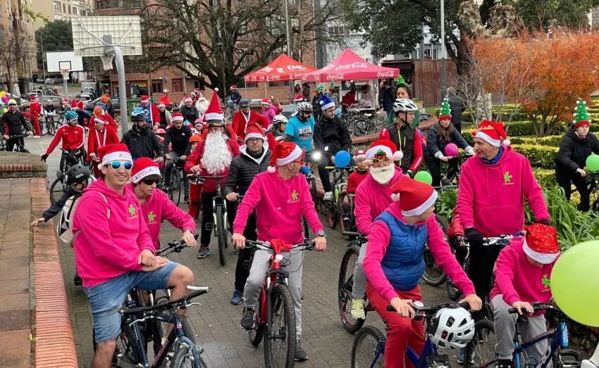 Noticias de Cantabria | El Cántabro | PAPÁ NOEL CAMBIA EL TRINEO POR LA BICI EN LA SANTA QUEDADA DE ASTILLERO
