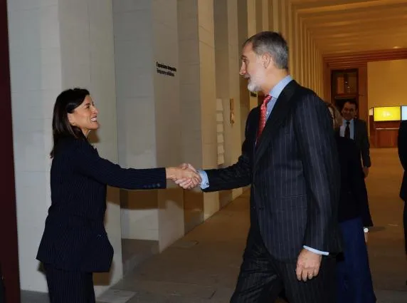  Igual asiste a la inauguración de la exposición ‘Victoria Eugenia’, presidida por los Reyes