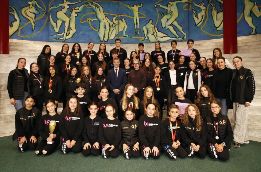 Noticias de Cantabria | El Cántabro | Martínez Abad traslada la felicitación del Gobierno al equipo de bailarinas del Centro Profesional de Danza Alexmar por sus triunfos en el Campeonato Europeo de Danza celebrado en Francia
