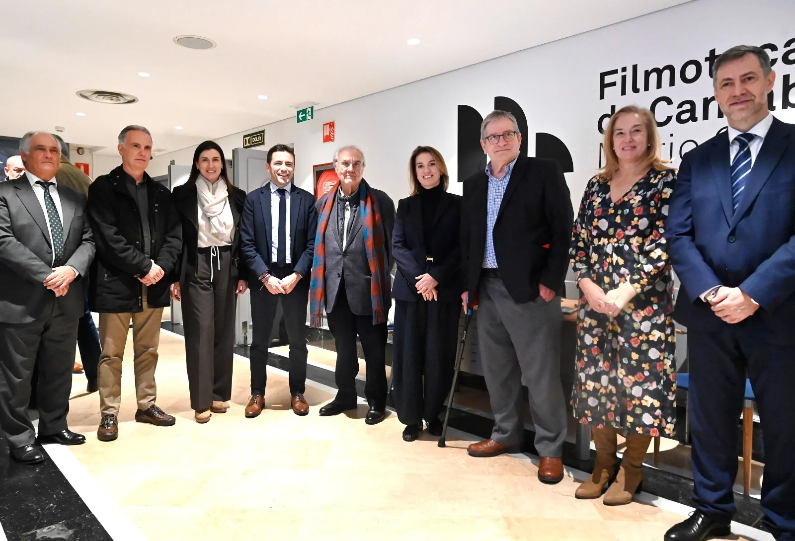 El consejero de Cultura asiste a la proyección de la película ‘Todos estamos invitados’ de Gutiérrez Aragón organizada por la Asociación Cántabra de Víctimas del Terrorismo