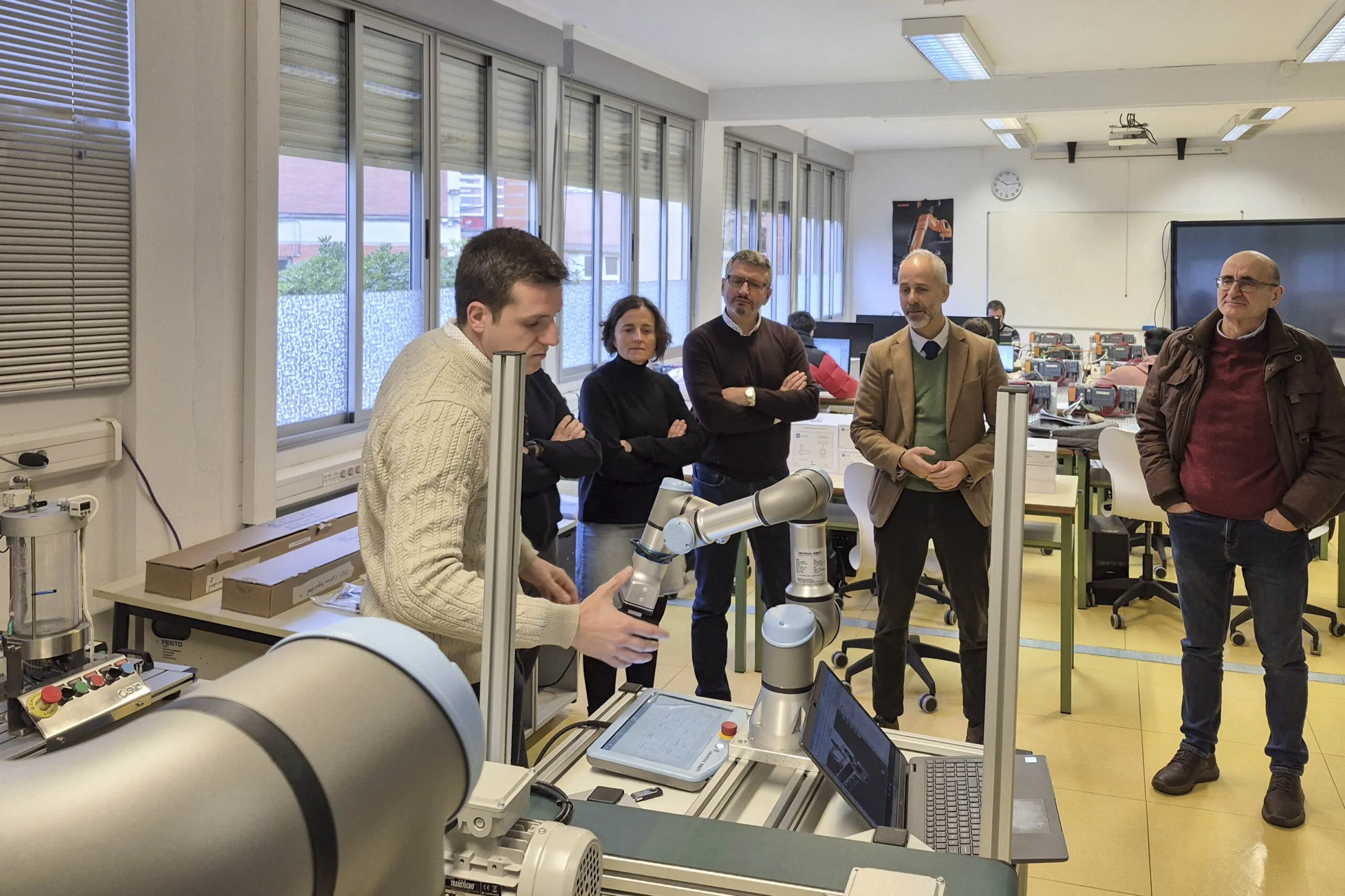 Educación invierte más de 200.000 en el IES José Zapatero Domínguez de Castro Urdiales