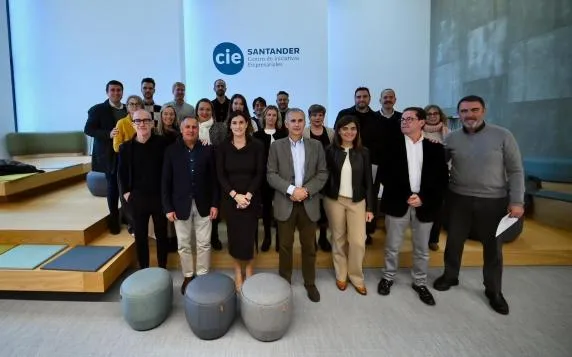 Noticias de Cantabria | El Cántabro | La alcaldesa entrega los diplomas a los 21 participantes del programa CARE