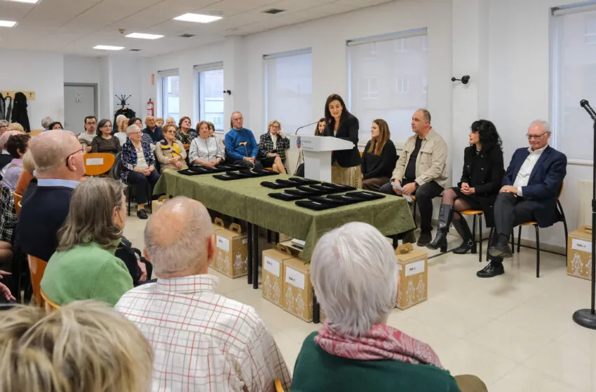  El Gobierno se suma al homenaje a los 25 socios del Centro Social de Mayores La Atalaya que este año han cumplido 85 años