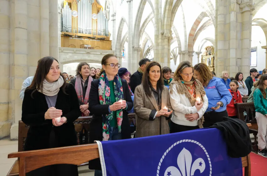  Gómez del Río asiste a la ceremonia de entrega de la ‘Luz de la Paz de Belén’ organizada por los scouts católicos de Cantabria