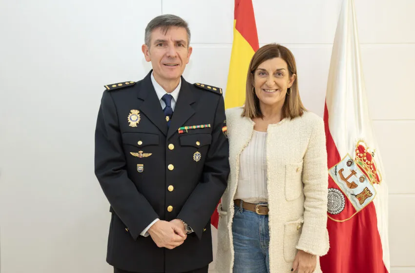 Noticias de Cantabria | El Cántabro | Buruaga agradece los servicios del comisario Martínez Rey como jefe superior de Policía en Cantabria en funciones