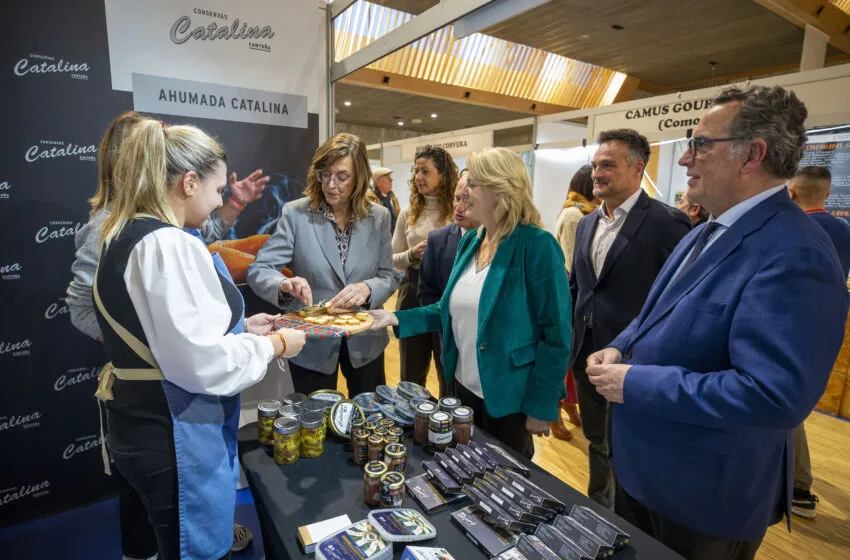 Susinos destaca «el escaparate único para los productos agroalimentarios de Cantabria» que representa la Feria del Producto instalada en el Palacio de Exposiciones