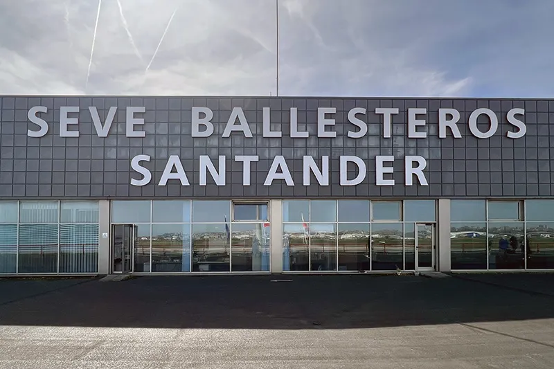 El Gobierno licita el contrato de servicios de publicidad en soportes de compañías aéreas para recuperar la ruta con Milán