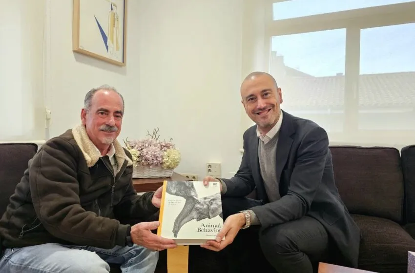 Noticias de Cantabria | El Cántabro | Una fotografía de Jesús Frías, portada del libro internacional Animal Behavior