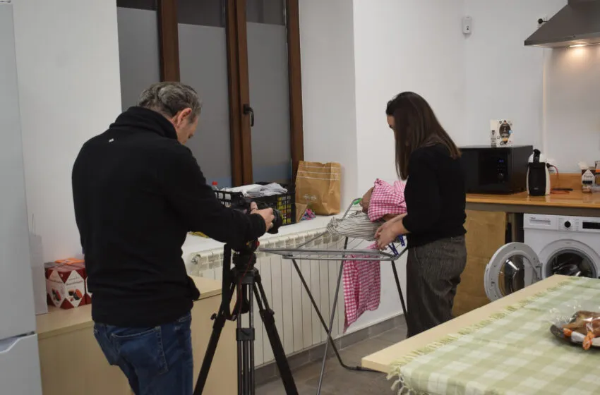  Piélagos presenta en el Teatro Vimenor la campaña ‘Entre todos’ para fomentar la corresponsabilidad familiar