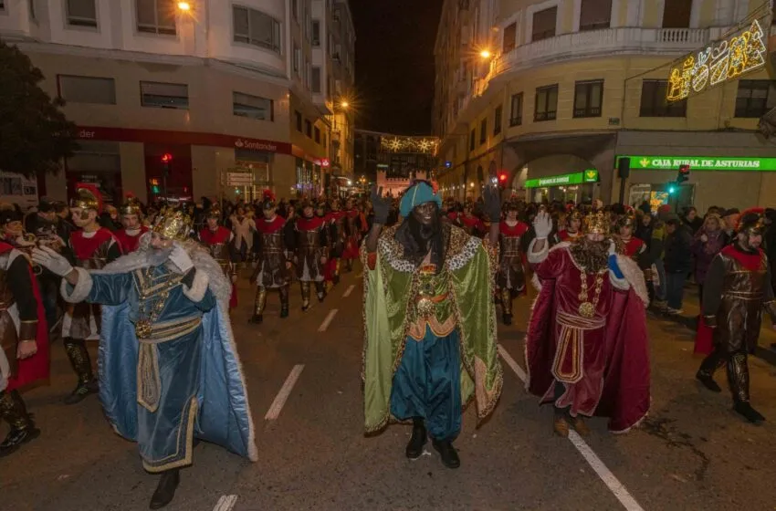  Multitudinario recibimiento a los Reyes Magos en Torrelavega