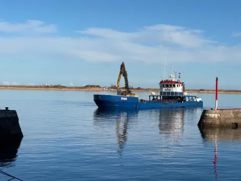Noticias de Cantabria | El Cántabro | La Autoridad Portuaria arranca el dragado clave de la canal entre Punta Rabiosa y Somo para asegurar la navegación hasta 2030