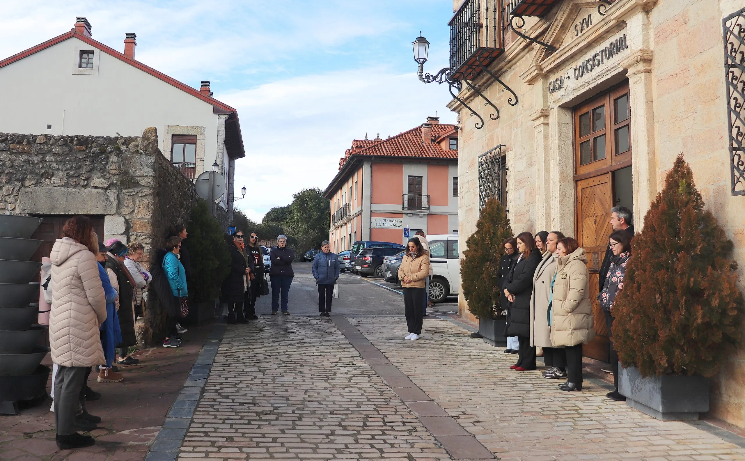 Cantabria se une en silencio por las víctimas del trágico accidente ferroviario de Adamuz