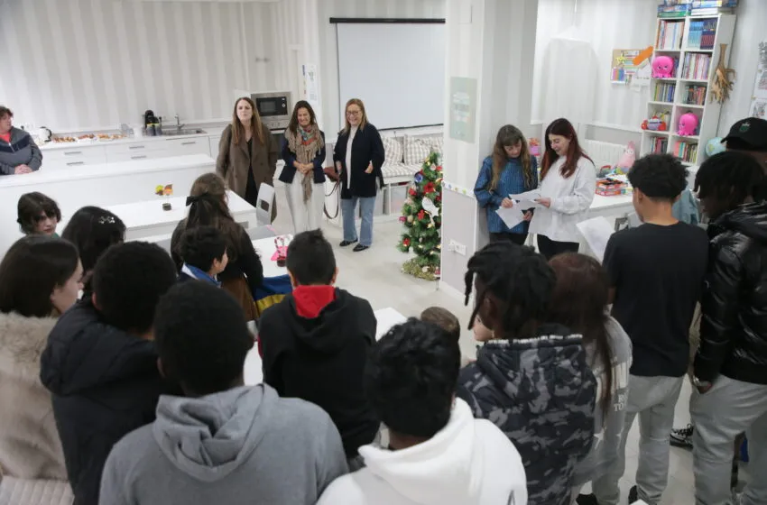  Gómez del Río visita el centro de día de Nuevo Futuro que atiende a casi 30 niños y adolescentes