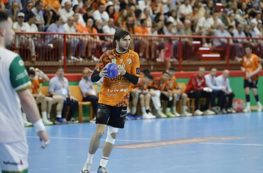  El Bathco BM Torrelavega blinda su futuro con la renovación de Nicolai Colunga hasta 2028