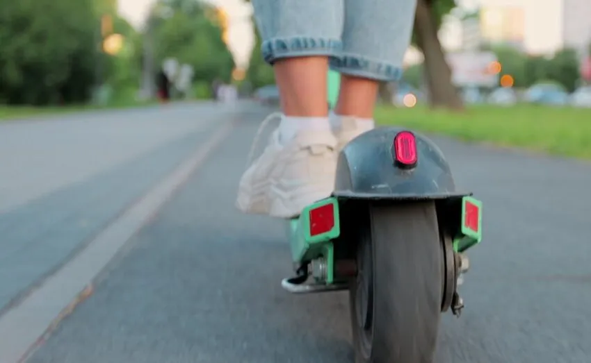  ASTILLERO LANZA UNA CAMPAÑA PARA RECORDAR QUE EL PATINETE ELÉCTRICO NO ES UN JUGUETE