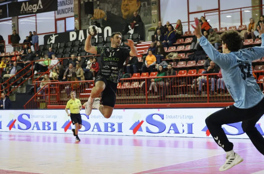 El Bathco cierra la pretemporada con derrota y ya mira a la Liga ASOBAL