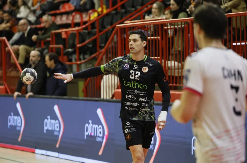  El Bathco BM Torrelavega impone su ley en el estreno del IV Torneo Invernal