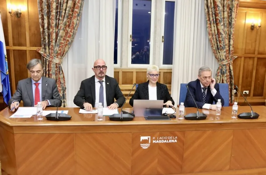 Pascual asegura que la accesibilidad, los profesionales, las infraestructuras eficientes y los datos como activo estratégico definen la sostenibilidad del sistema sanitario