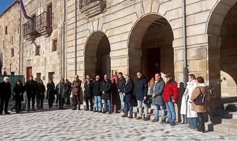  Minuto de silencio en memoria de las victimas del accidente de ferrocarril de Adamuz