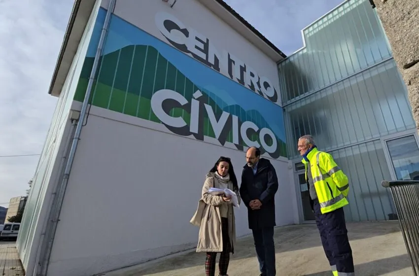  El Centro Cívico de Sierrapando mejora su exterior gracias a un programa de inserción laboral