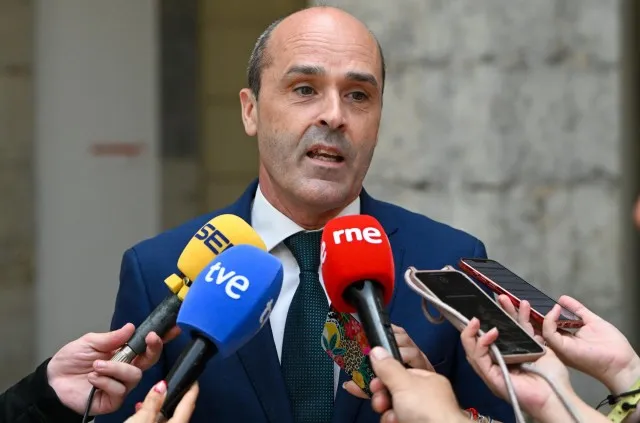 Alonso: «Casares prefiere humillarse ante Sánchez que dar la cara por los cántabros»