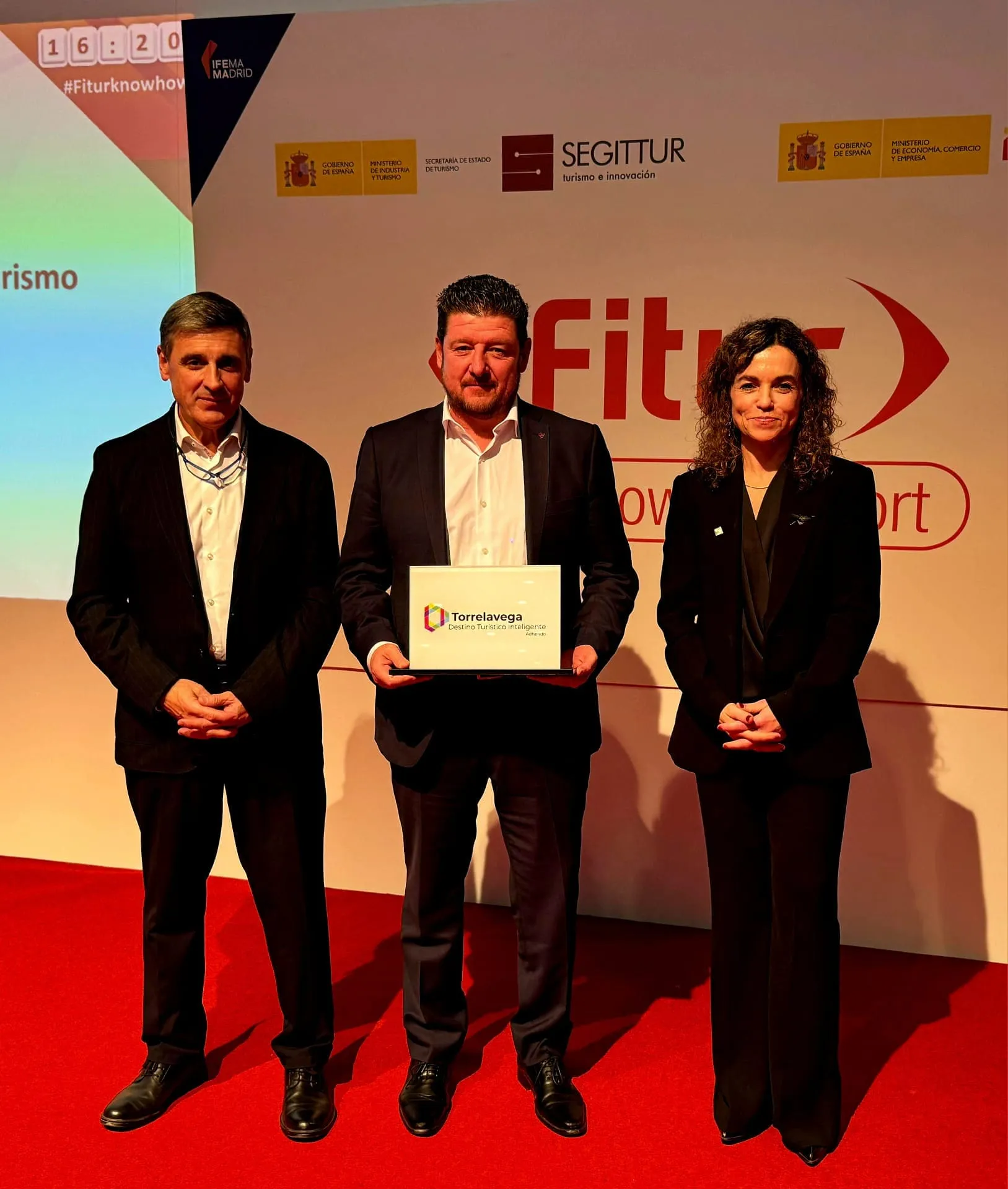 Torrelavega recibe en FITUR el distintivo de Destino Turístico Inteligente