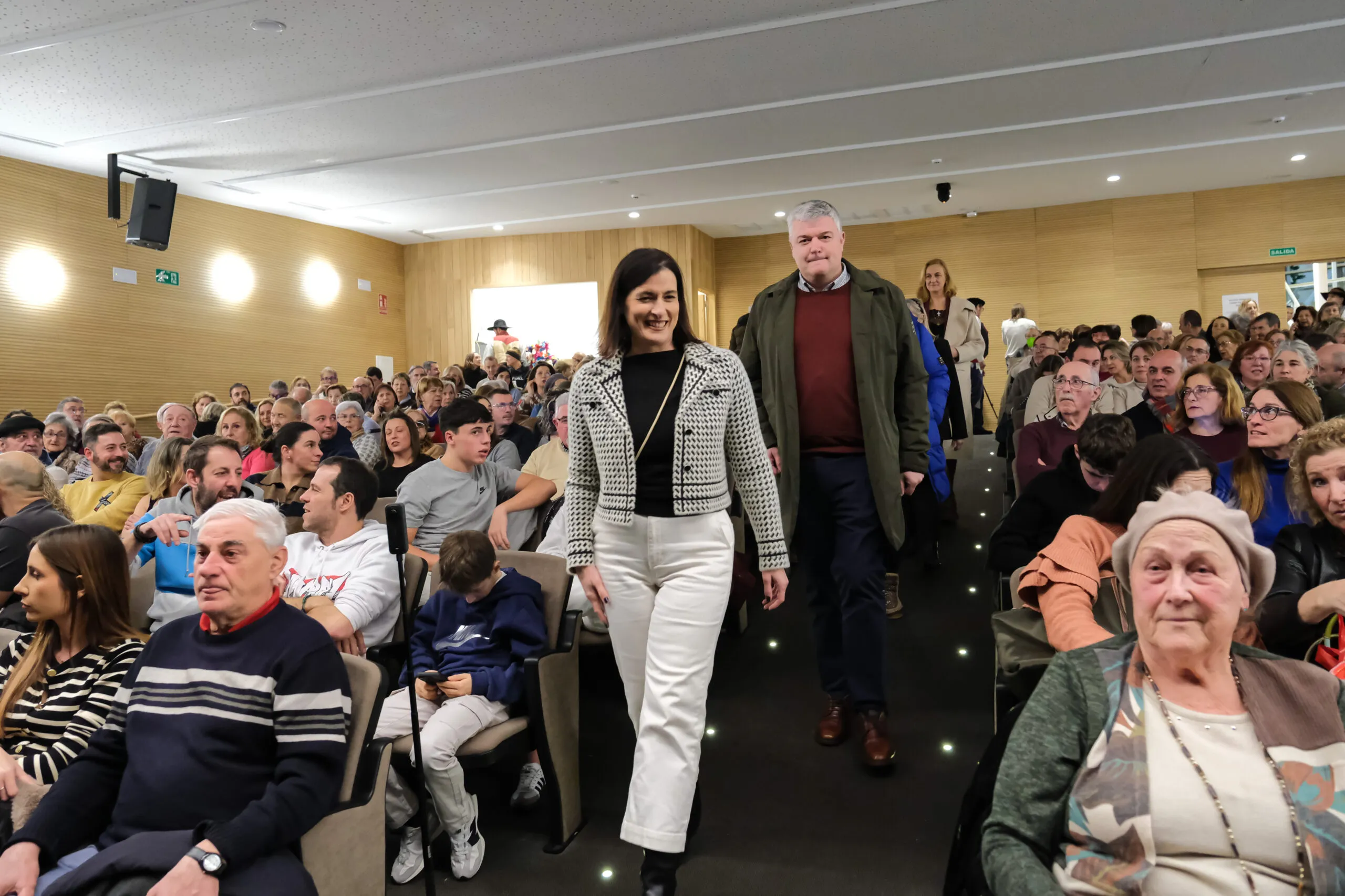 El Gobierno de Cantabria felicita a la Agrupación Folclórica Coros y Danzas de Santander por su 75 aniversario