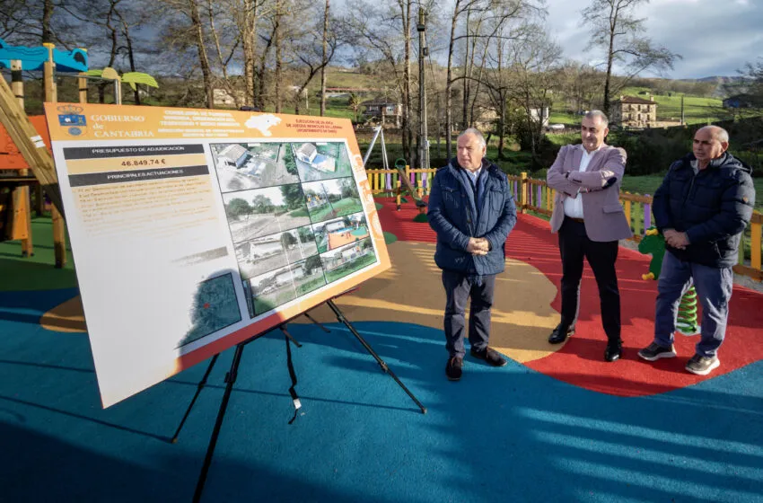 Roberto Media inaugura el arreglo del argayo de la carretera de Montija y la nueva área de juegos de Llerana, en Saro