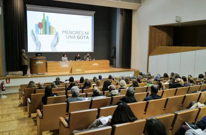  Más de 100 familias asistieron a la charla de ‘Supernanny’ sobre alcohol en menores