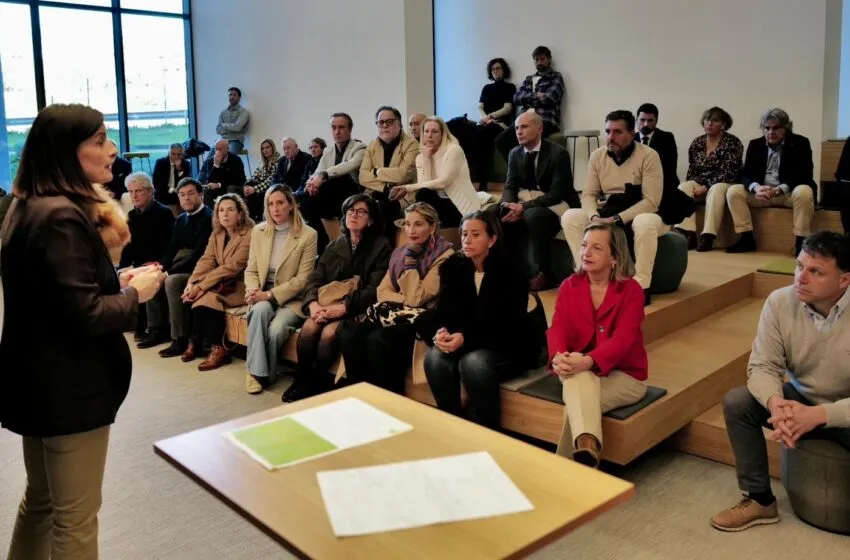 Noticias de Cantabria | El Cántabro | La alcaldesa informa al sector empresarial sobre las bonificaciones en la tasa de residuos