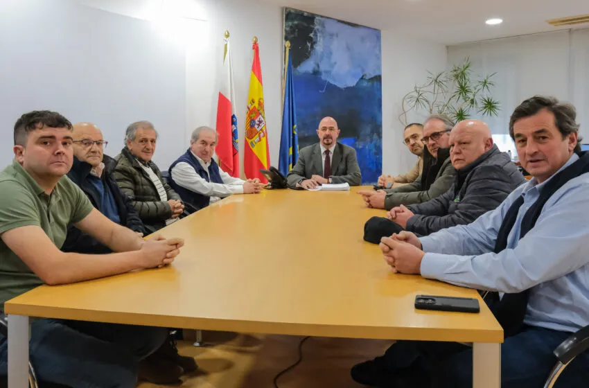  El consejero de Salud analiza con los alcaldes de Liébana la situación sanitaria de la comarca