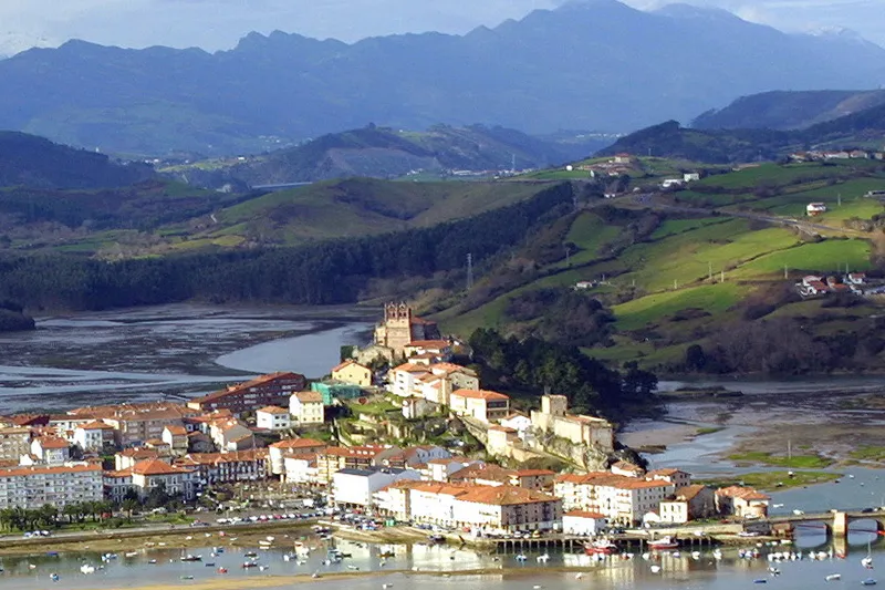  Cultura ejecuta proyectos de rehabilitación en la iglesia de Nuestra Señora de los Ángeles y en el Castillo del Rey en San Vicente de la Barquera