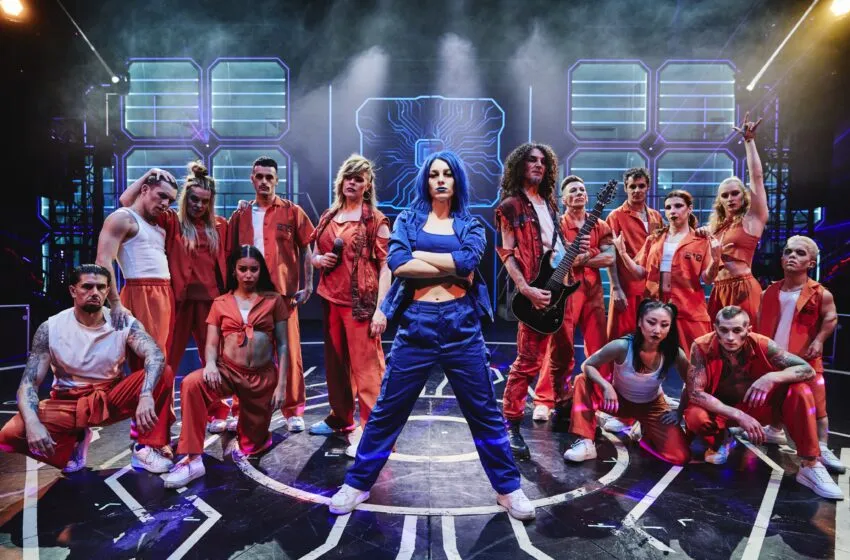 Noticias de Cantabria | El Cántabro | El Circo de los Horrores convierte El Sardinero en una prisión distópica dominada por la inteligencia artificial