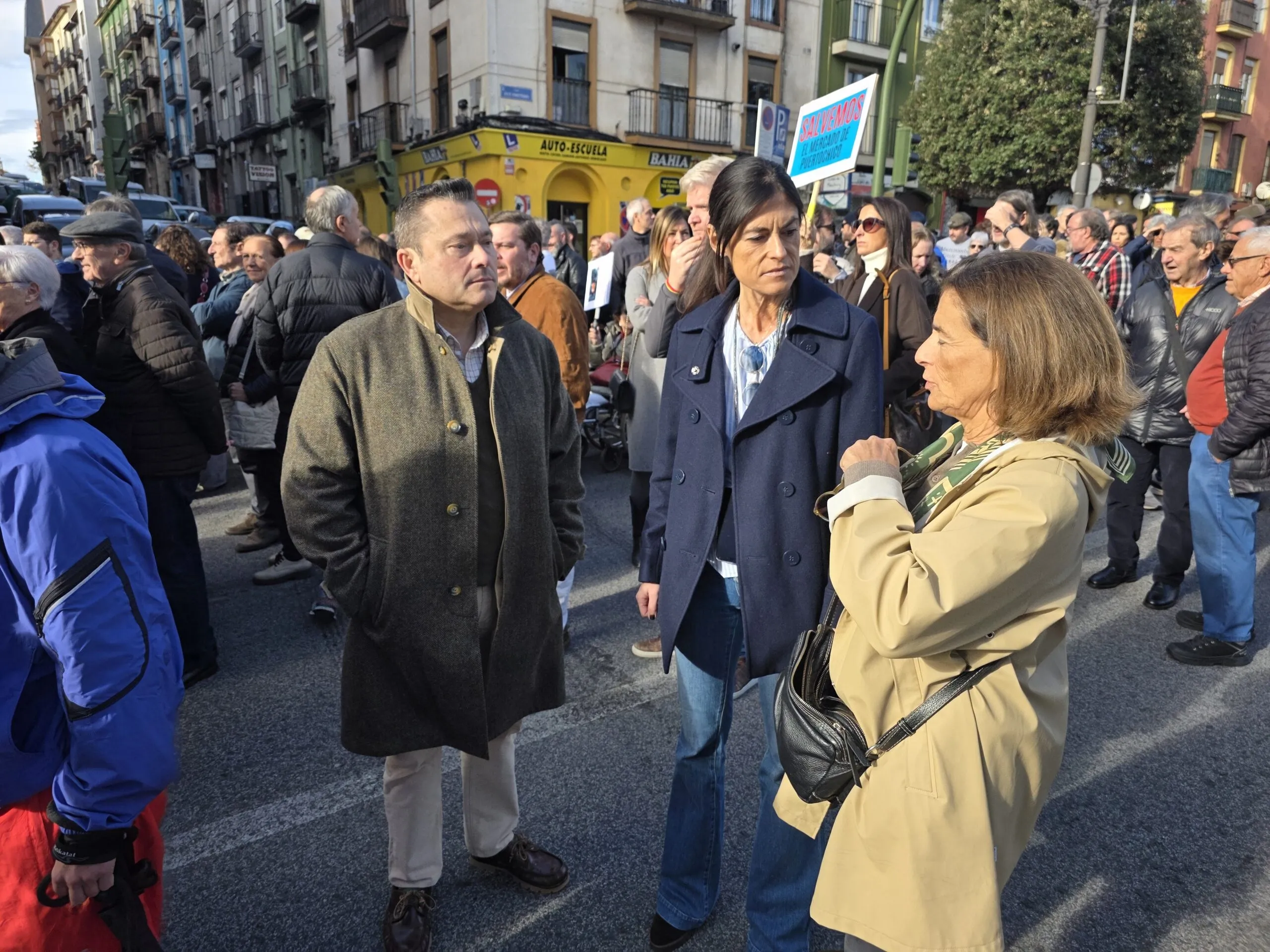 VOX carga contra la licencia a una multinacional en Puertochico y acusa a Igual de “dar la espalda” al comercio local