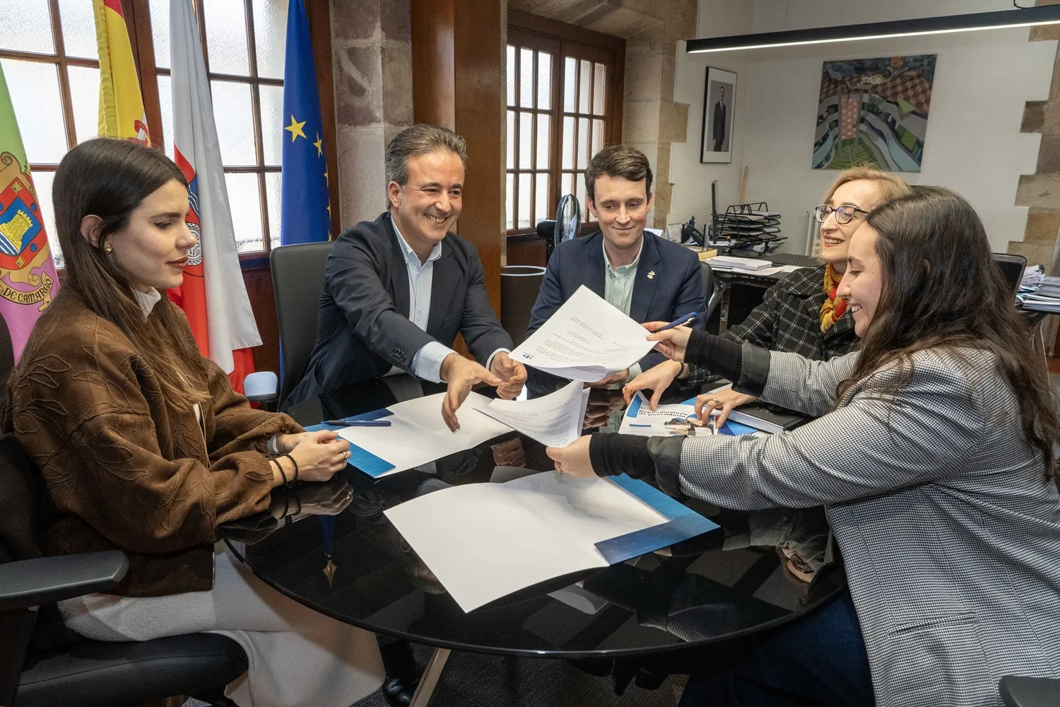 Camargo y Carrefour Valle Real sellan un acuerdo para formar profesionales de carnicería y pescadería con prácticas reales en tienda