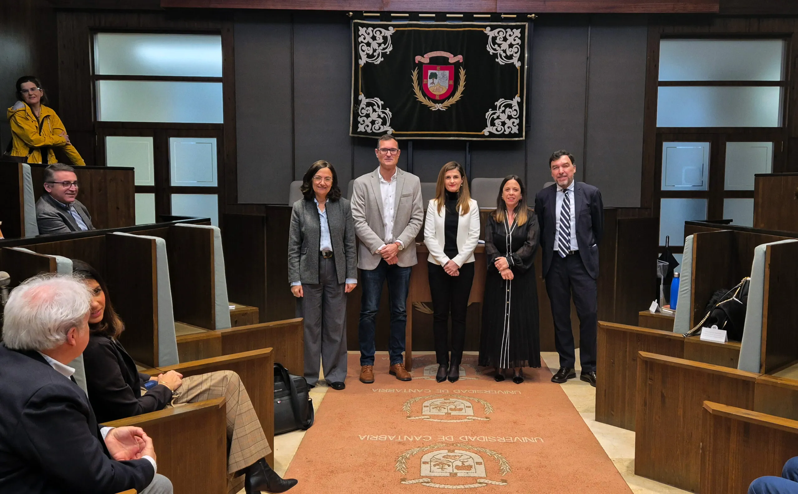 La UC incorpora a dos profesoras titulares, un director de Departamento y tres nuevos PTGAS