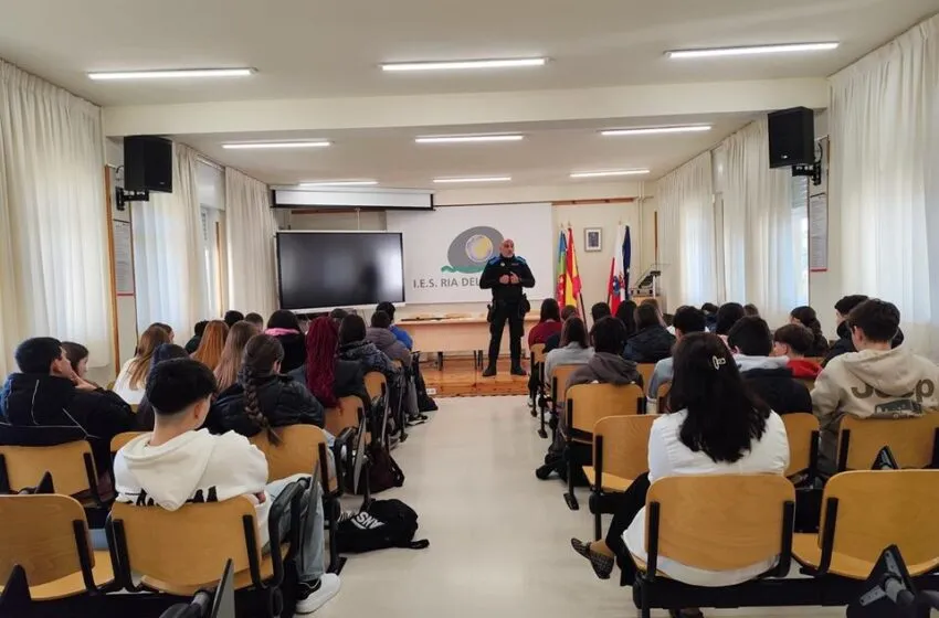  Camargo refuerza su labor preventiva en los centros educativos a través del programa Agente Tutor de la Policía Local