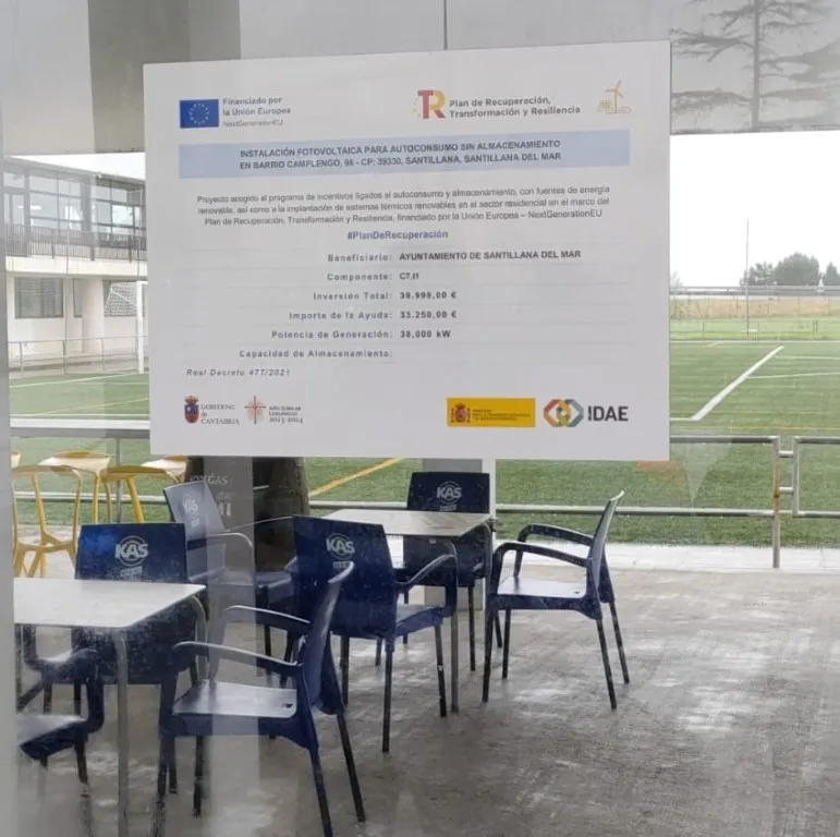 Instalación fotovoltaica en el polideportivo municipal subvencionada por el Gobierno de Cantabria al amparo de la Orden IND/20/2022 en el marco del Plan de Recuperación, Transformación y Resiliencia