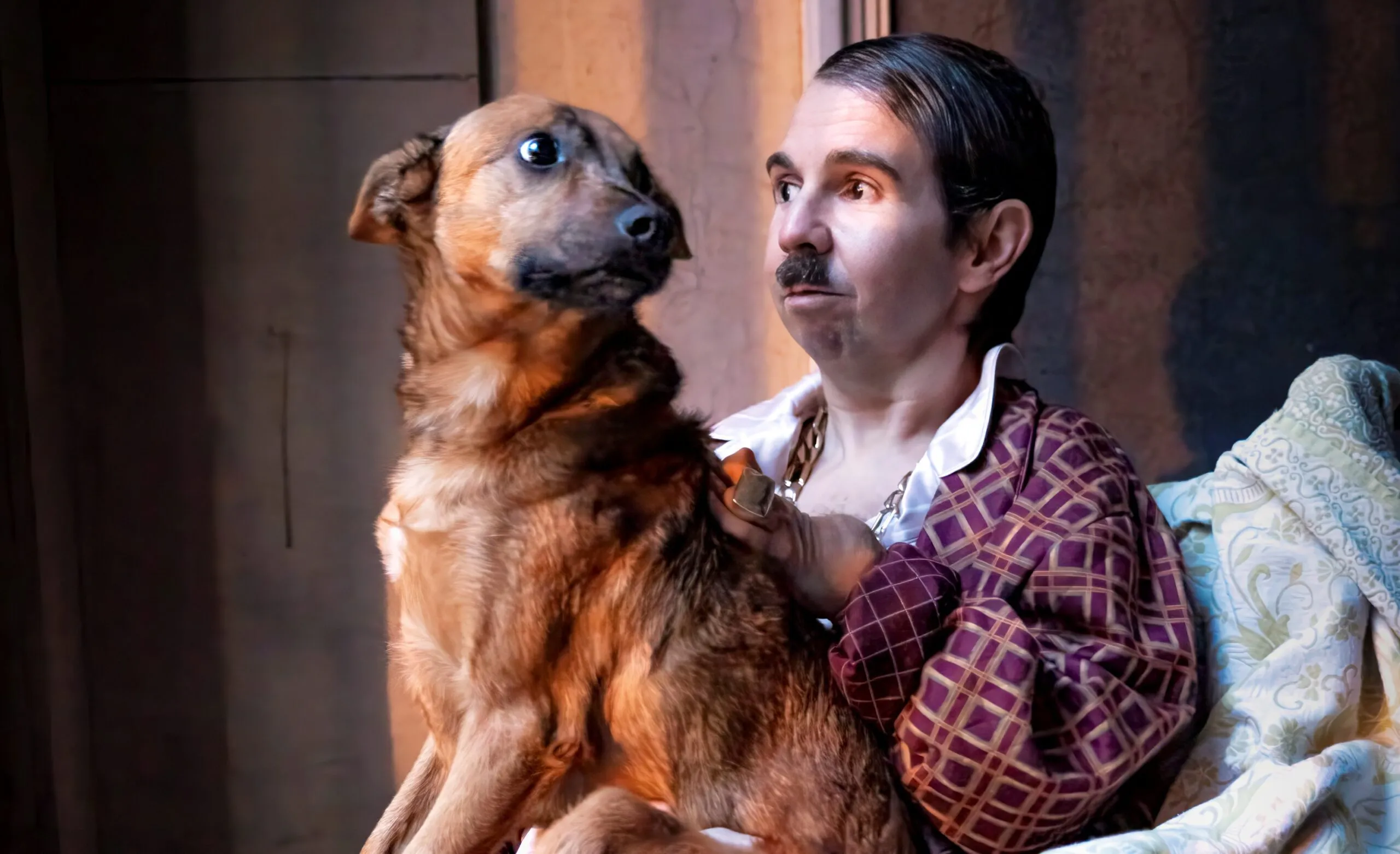 EL PRINCIPAL celebra doce años de teatro inmersivo con el estreno absoluto de Cucarachas