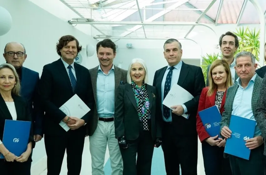 Expertos jurídicos y económicos examinan la futura Ley de Vivienda en el Parlamento de Cantabria