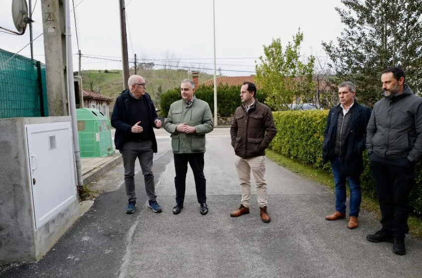  Fomento invierte 48.200 euros en la renovación de la red de abastecimiento del barrio Baldelazón en La Cavada