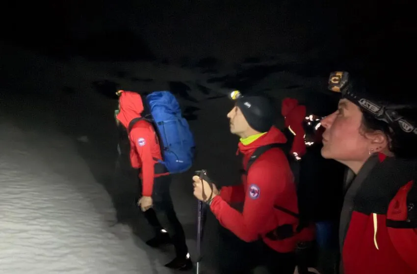  Rescate contrarreloj en Picos: un esquiador herido obliga a pasar la noche a los equipos de emergencia en Cabaña Verónica