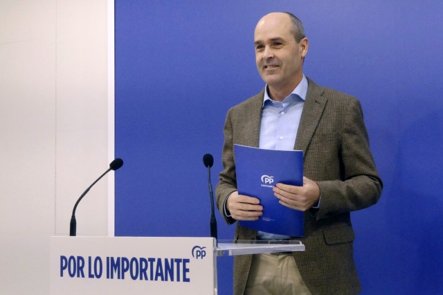  El PP lamenta que «los pacientes cántabros sean los paganos de la nula capacidad negociadora de Sánchez y su ministra con los médicos»