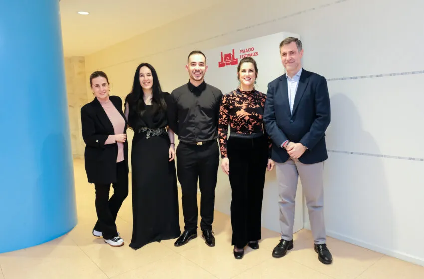  El consejero de Cultura asiste al concierto ofrecido por la OSCAN dedicado al centenario de Antonio Gaudí en el Palacio de Festivales